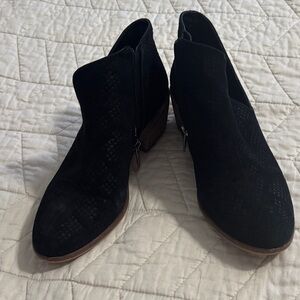 Vince Camuto Black Textured Ankle Booties Size 8 Work Ready